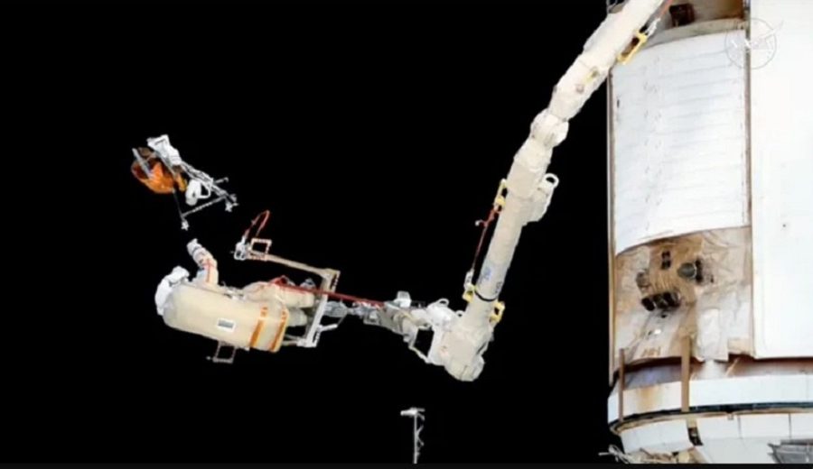 अन्तर्राष्ट्रिय अन्तरिक्ष स्टेशनमा एक्स–रे स्पेक्ट्रोमिटर स्थापना तथा स्पेसवाक