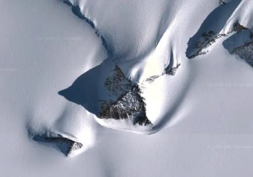 अन्टार्कटिकामा हिउँको समुद्रभित्र लुकेको ‘पिरामिड’ को रहस्य के हो?