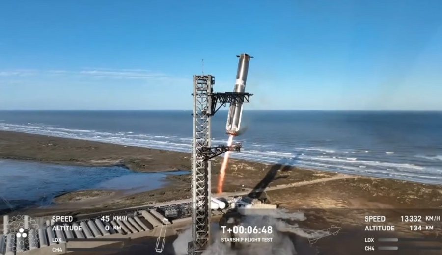 स्पेसएक्सको मेकानिकल आर्मले दोस्रोपटक समात्यो बूस्टरलाई, स्टारशिप भने आकाशमै विस्फोट