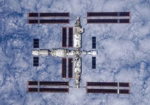 चीनको शेन्झोउ-१९ का अन्तरिक्षयात्रीहरुले अन्तरिक्षमै यसरी गरे रकेट इन्धन र अक्सिजन उत्पादन