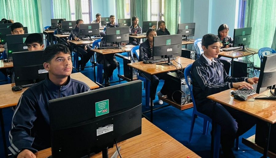 गोर्खा फण्डद्वारा विद्यालयलाई कम्प्युटर सहयोग