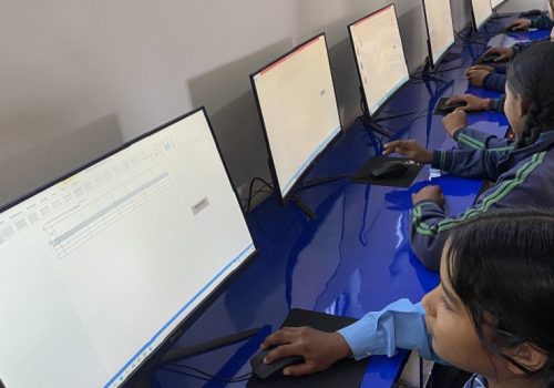 विद्यालयलाई ४२ थान कम्युटर प्रदान