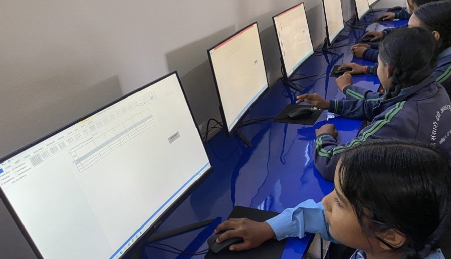 काभ्रेको संसारीदेवी आधारभूत विद्यालयमा कम्युटर प्रयोगशाला