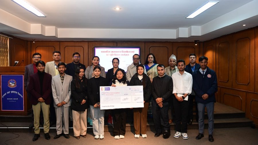 सूचना तथा प्रसारण विभागद्वारा एघार विद्यार्थीलाई पत्रकारिता छात्रवृत्ति