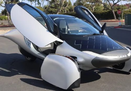 यो नयाँ ईभीमार्फत् सौर्य ऊर्जा प्रयोग गरेर दैनिक ६४ किलोमिटर यात्रा गर्न सकिने, टेस्लाभन्दा ५० प्रतिशत किफायती