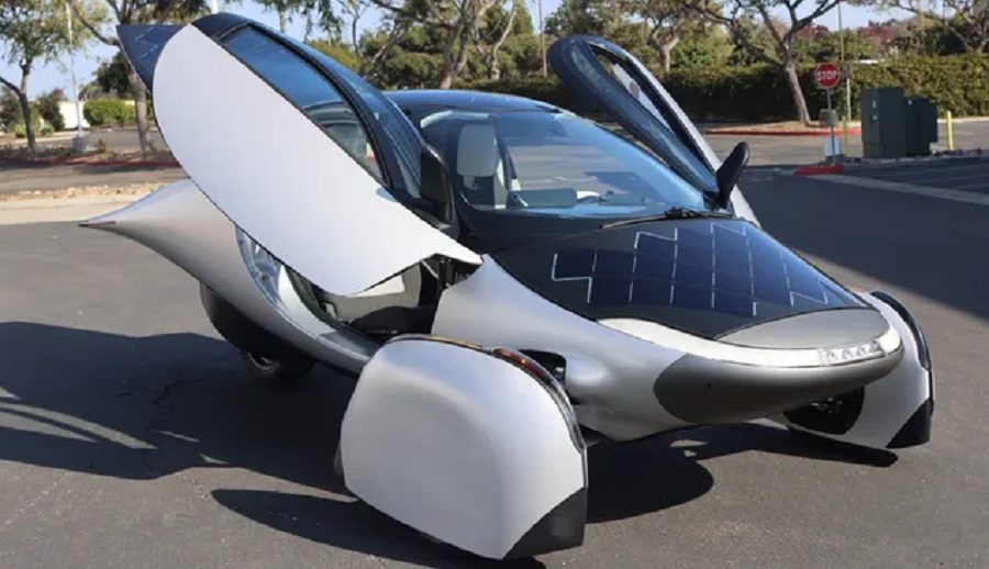 यो नयाँ ईभीमार्फत् सौर्य ऊर्जा प्रयोग गरेर दैनिक ६४ किलोमिटर यात्रा गर्न सकिने, टेस्लाभन्दा ५० प्रतिशत किफायती