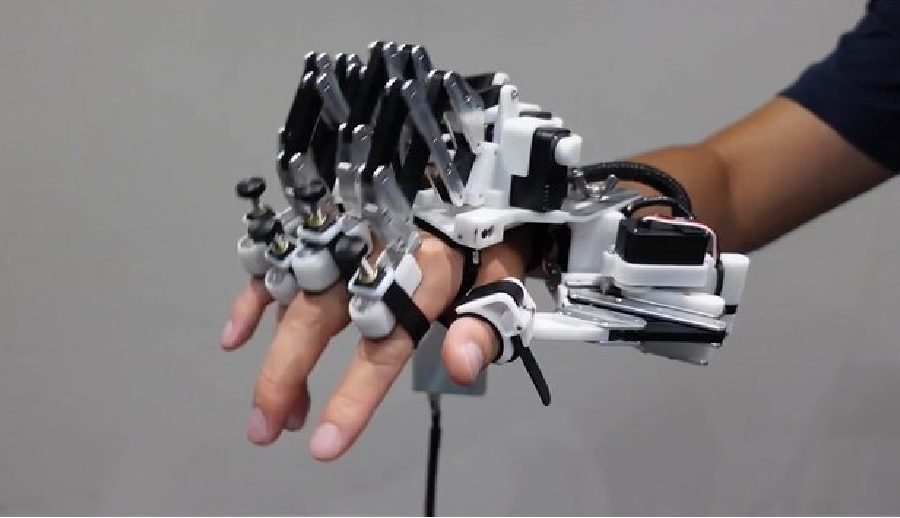 वैज्ञानिकहरुले बनाए बीथोभेनको औंलाहरूले भन्दा छिटो पियानो बजाउने रोबोटिक ग्लोभ