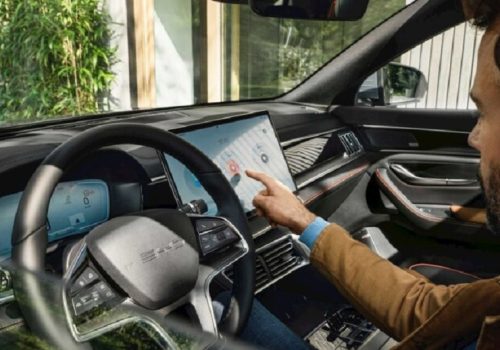 इटालीले चार ठूला विद्युतीय सवारी उत्पादक कम्पनीमाथि अनुसन्धान गर्दै