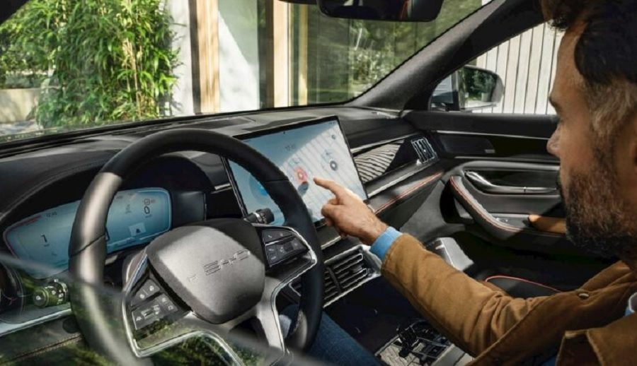 इटालीले चार ठूला विद्युतीय सवारी उत्पादक कम्पनीमाथि अनुसन्धान गर्दै