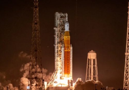 आर्टेमिसका लागि तयार हुँदै गरेको रकेटमा कार्यरत २ सय कामदारलाई किन बर्खास्त गर्दैछ बोइङ?