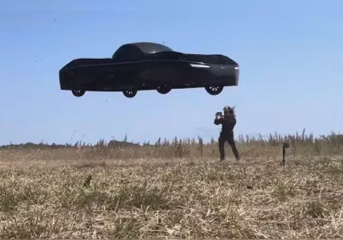 अब आइपुग्यो उड्ने कार, करिब चार करोड रुपैयाँ मूल्य, सडकमा दौडिन र आकाशमा उड्न पनि सक्ने