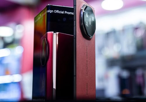 ह्वावेले चीनबाहिर सार्वजनिक गर्यो ट्राई-फोल्ड स्मार्टफोन मेट एक्सटी