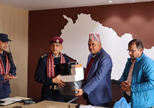 कागेश्वरी मनोहरा नगरपालिकाले नेपाल प्रहरीलाई सहयोग गर्याे डीएसएल क्यामरा