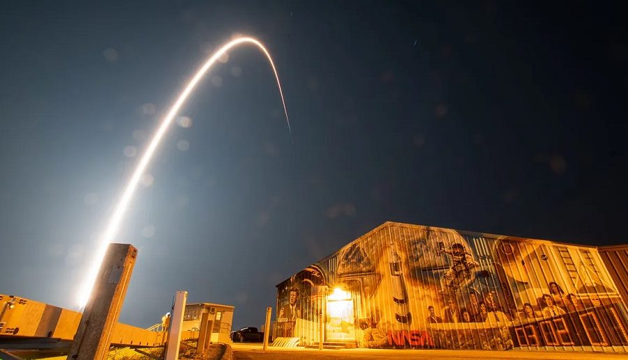 चन्द्रमामा पानीको अध्ययनका लागि स्पेसएक्सले प्रक्षेपण गर्यो निजी मूनल्याण्डर र नासा ट्रेलब्लेजर