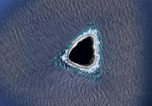 गुगल म्यापमा प्रशान्त महासागरको बीचमा देखिएको यो ‘ब्ल्याक होल’को रहस्य के हो?