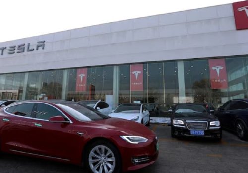 टेस्लाले बिरामी कामदारको तलब रोकेको जर्मन युनियनको दाबी