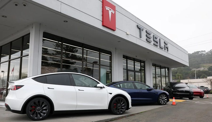 टेस्लाद्वारा आफ्नो उन्नत ड्राइभर-सहायक सफ्टवेयरको प्रदर्शन र सुरक्षाबारे विस्तृत विवरण सार्वजनिक