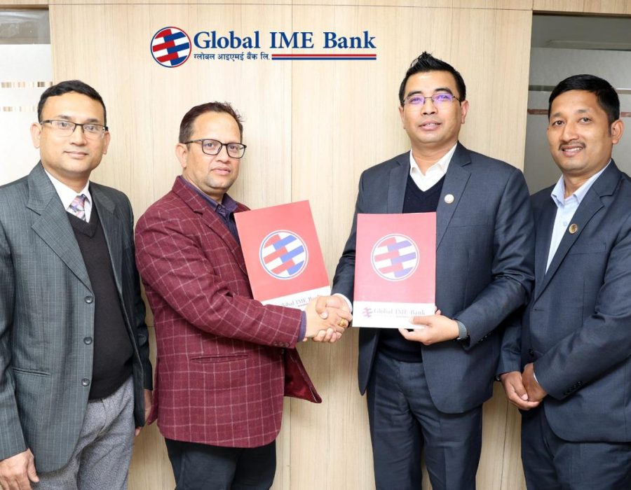 ग्लोबल आइएमई बैंकले फोटोपत्रकार समूहका सदस्यलाई क्यामरा खरिदको लागि विना धितो कर्जा दिने