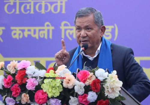 सञ्चारमन्त्रीको नेपाल टेलिकमलाई प्रश्न- ‘एनसेलभन्दा ६ गुणा धेरै कर्मचारी हुँदा पनि टावर समयमा किन बन्दैन’