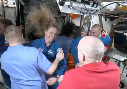 स्पेसएक्स यान आईएसएसमा पुग्न सफल