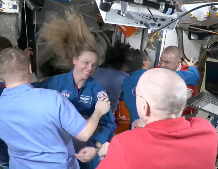 स्पेसएक्स यान आईएसएसमा पुग्न सफल