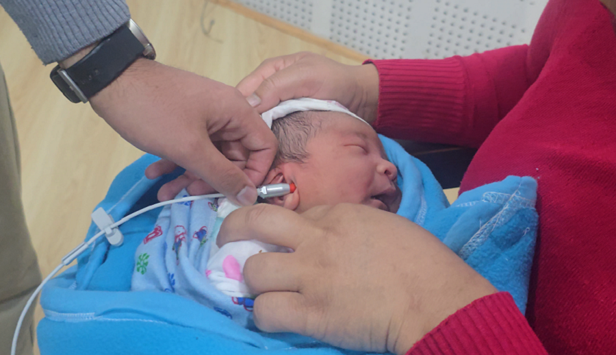 नेपाल मेडिकल कलेजमा नवजात शिशुको श्रवण क्षमता जाच्ने ओएई उपकरण