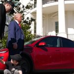 अमेरिकी राष्ट्रपति ट्रम्प भन्छन्-टेस्ला डिलरशिपमा भएको हिंसालाई घरेलु आतंकवादको रूपमा लिइनेछ