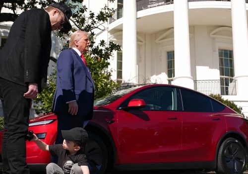 अमेरिकी राष्ट्रपति ट्रम्प भन्छन्-टेस्ला डिलरशिपमा भएको हिंसालाई घरेलु आतंकवादको रूपमा लिइनेछ