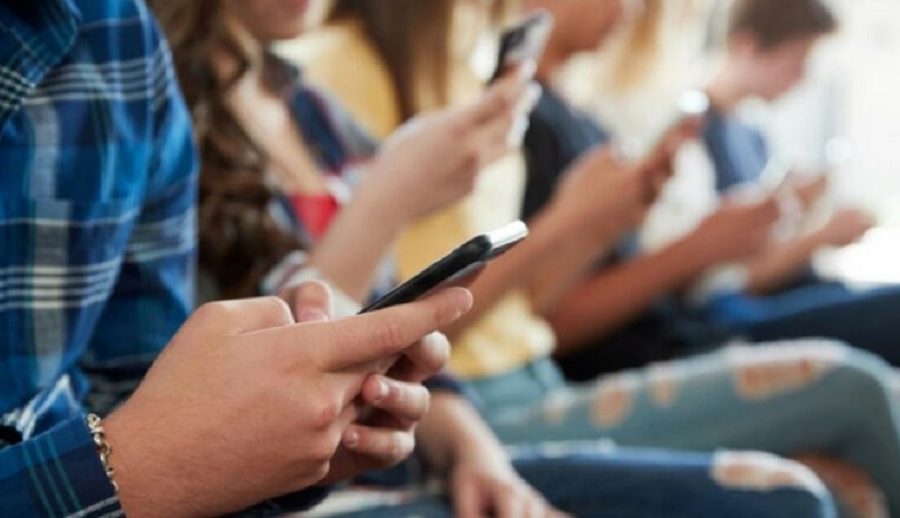 अमेरिकी राज्यले विद्यालयहरूमा फोनमाथि प्रतिबन्ध लगायो