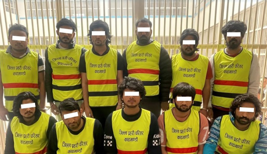 अनलाइन जुवा खेलाएको आरोपमा ११ जना भारतीय नागरिक पक्राऊ