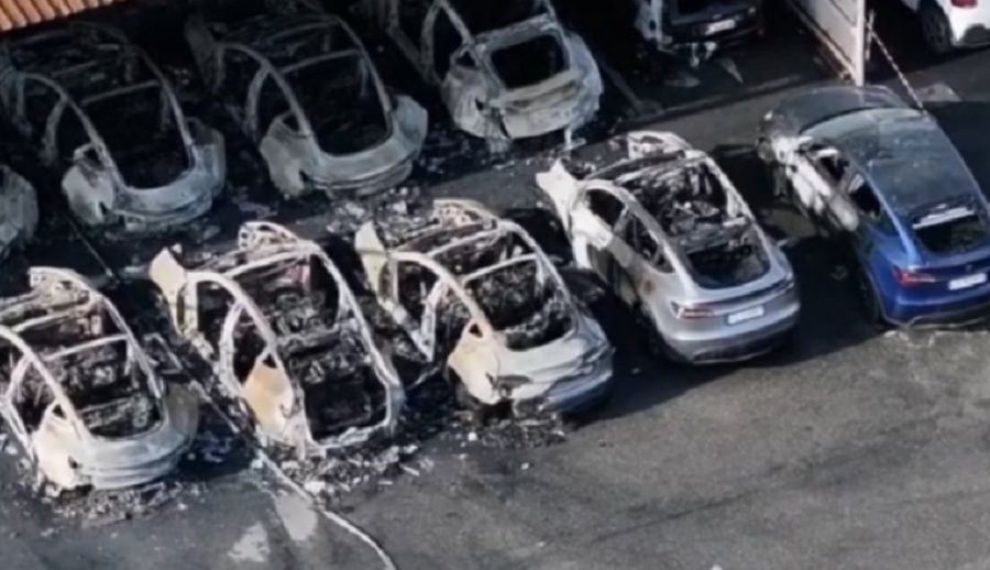 रोमको टेस्ला स्टोरमा आगलागी, १७ ओटा गाडी जलेर नष्ट