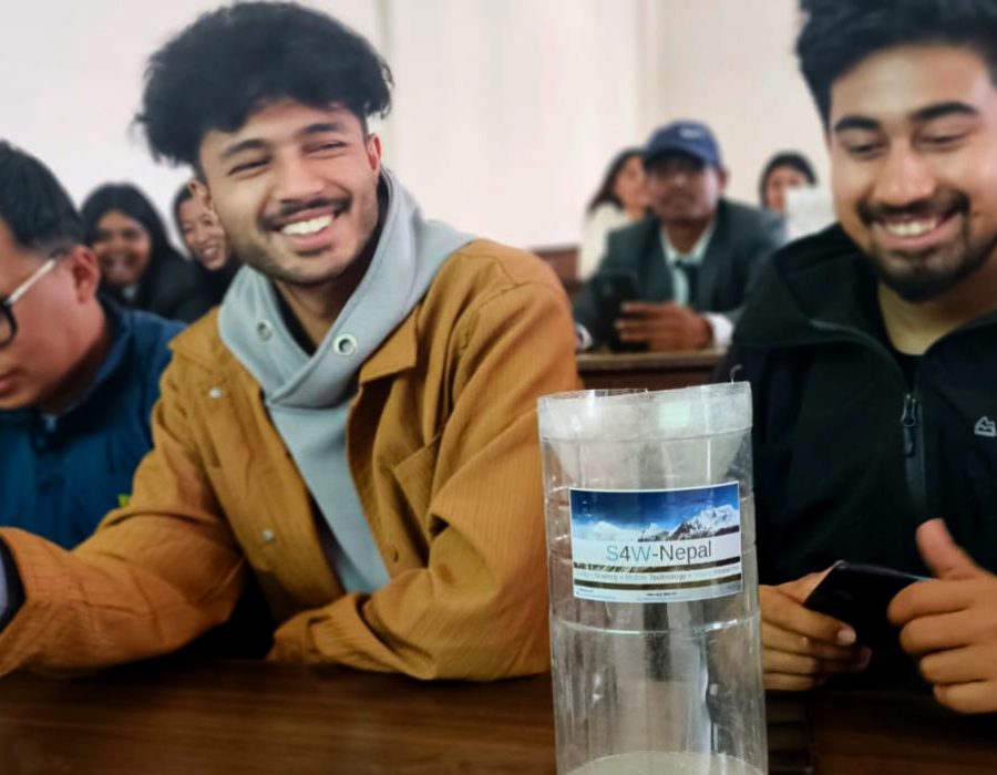 नेपाल इन्जिनियरिङ कलेजका विद्यार्थीहरू वर्षा सम्बन्धी तथ्याङ्क संकलनमा परिचालन