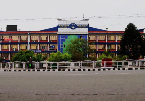 आफ्ना मागहरु सम्बोधन गर्न भन्दै नेपाल टेलिकमका सिम तथा रिचार्ज कार्ड डिलरहरुद्वारा प्रादेशिक निर्देशनालयमा धर्ना दिँदै