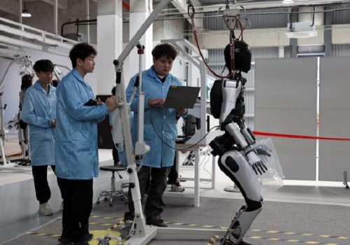 चीनका एआई सञ्चालित मानव रोबोटले निर्माणको तौरतरिकालाई बदल्ने आकलन