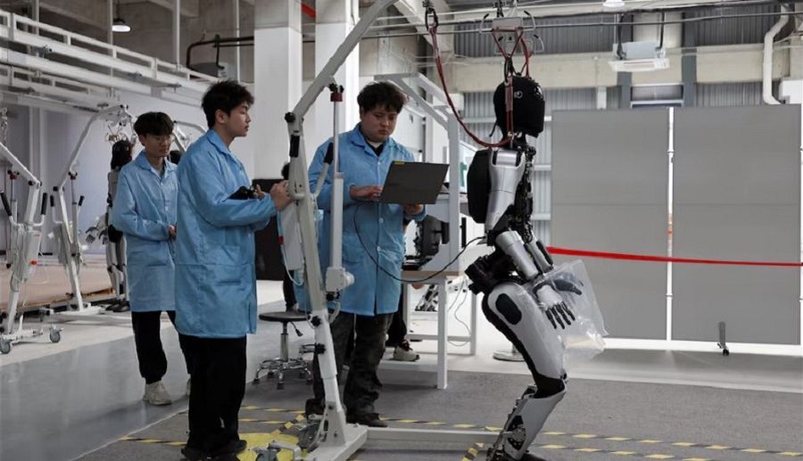 चीनका एआई सञ्चालित मानव रोबोटले निर्माणको तौरतरिकालाई बदल्ने आकलन