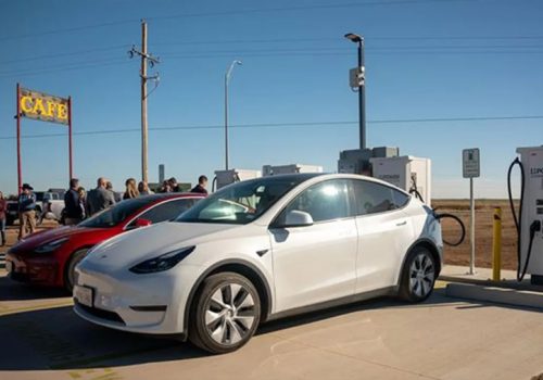 अमेरिकी इभी चार्जर कोषको ५ अर्ब डलर अवैधरुपमा रोक्का गरेको भन्दै सरकार विरुद्ध मुद्दा