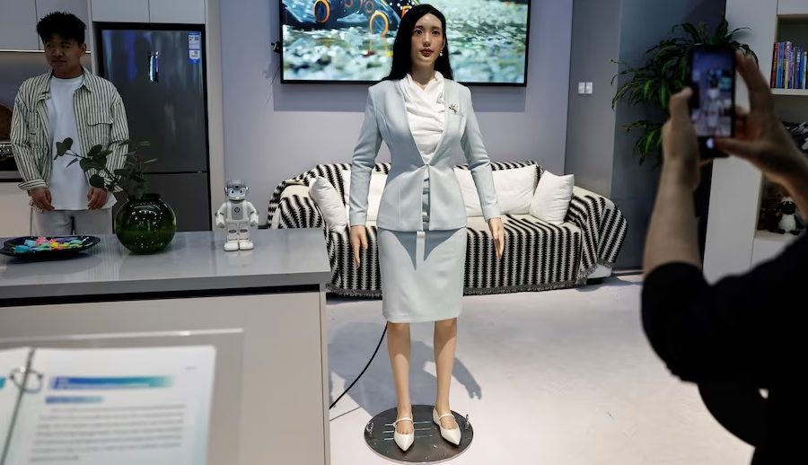 चीनको ह्युमनोइड रोबोटले मानव कामदारलाई प्रतिस्थापन नगर्ने बेइजिङका अधिकारीको भनाइ