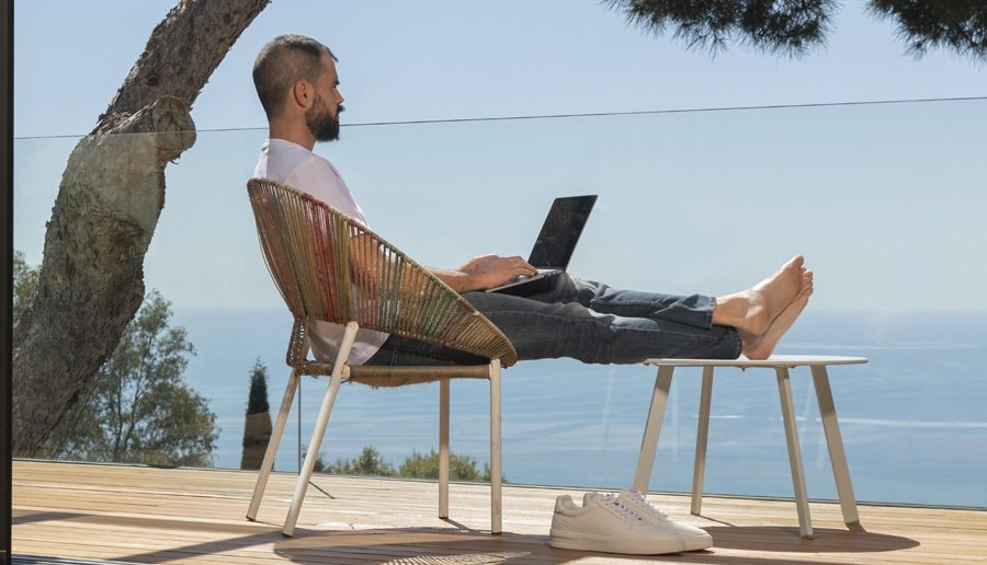 सरकारले १ वर्षभित्र ‘रिमोट वर्क’ नीति ल्याउने, एकमुष्ट वार्षिक ५ प्रतिशत आयकर लगाउने