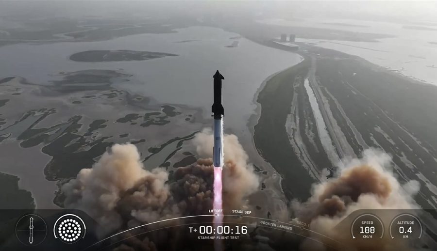 अन्तरिक्षमा पुगेको स्टारशिप ९ रकेट अवतरणको क्रममा नियन्त्रण गुमाएपछि टुक्रियो