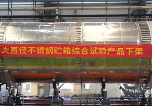 नयाँ पुस्ताको प्रक्षेपण यानका लागि ठूलो व्यास भएका स्टेनलेस स्टील ट्यांकी उत्पादन गर्दै चिनियाँ कम्पनी