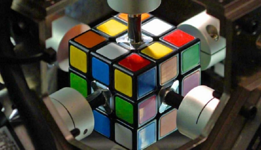 अमेरिकी विद्यार्थीहरूले बनाए ०.१०३ सेकेन्डमा रुबिक्स क्युब समाधान गर्ने रोबोट