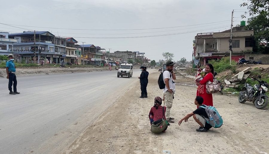 सार्वजनिक सवारीसाधन नचल्दा यात्रुलाई सास्ती