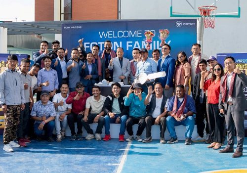 जेभियर इन्टरनेशनल स्कूललाई १३ वटा फोटोन माउन्टेन इभी भ्यान हस्तान्तरण