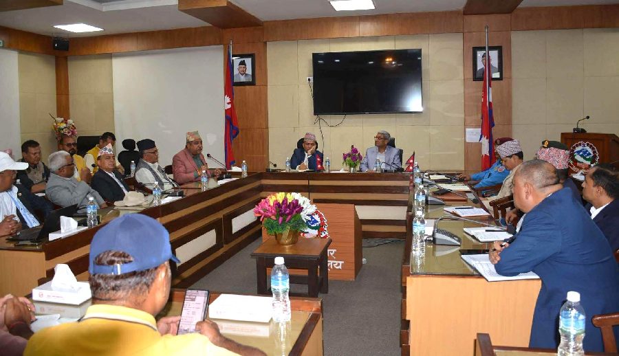 यातायात व्यवसायीसँग छलफल गर्न वार्ता समिति गठन