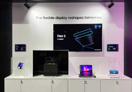 सामसङद्वारा अन्य डिस्प्ले प्रविधिहरूका साथ २०,००० निट्स ब्राइटनेस भएको भीआर हेडसेट स्क्रीन प्रदर्शन