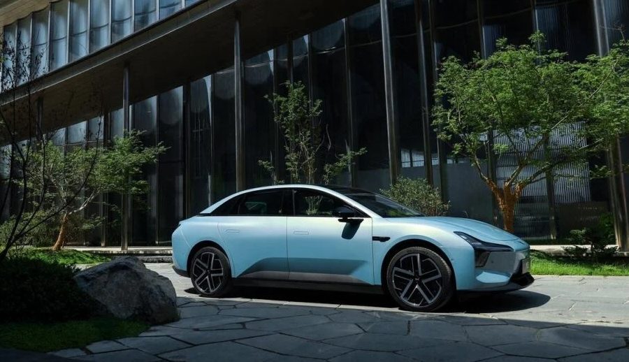 एक्सपेङ मोना एम०३ म्याक्सः २०,००० अमेरिकी डलरमा सदस्यता–मुक्त एआई ड्राइभिङ प्रदान गर्ने पहिलो ईभी