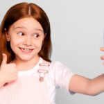 बच्चाहरूले फोनमा हेर्ने सामग्री र बिताउने समय नियन्त्रण गर्न एप्पलको प्यारेन्टल कन्ट्रोलले मद्दत गर्ने