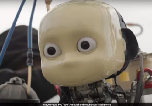 इटालीका अनुसन्धानकर्ताहरूले अनावरण गरे विश्वको पहिलो उड्ने ह्युमनोइड रोबोट, अनलाइनमा ट्रोलको विषय