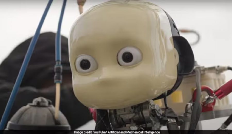 इटालीका अनुसन्धानकर्ताहरूले अनावरण गरे विश्वको पहिलो उड्ने ह्युमनोइड रोबोट, अनलाइनमा ट्रोलको विषय