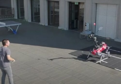 स्विजरल्याण्डमा मानिस विरुद्ध ब्याडमिन्टन खेल्ने रोबोटको विकास गरियो